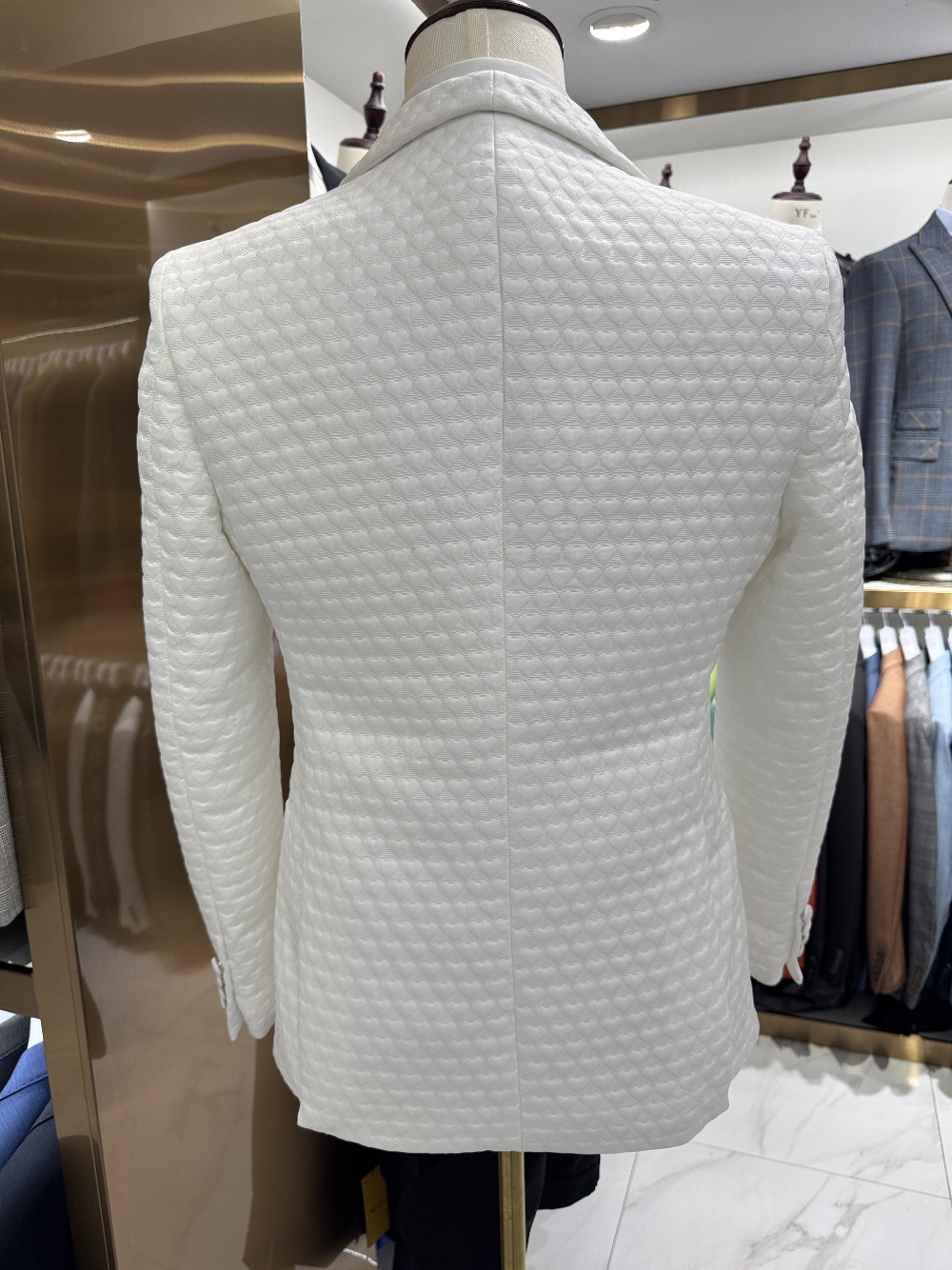Mens Three Piece Jacquard Suit - Men'S Grooming Images のレビューと価格
